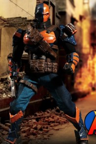 Mezco 1:12 Collective DC DEATHSTROKE Action Figure.