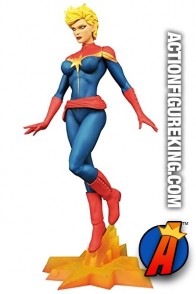 Diamond Select Toys MARVEL Gallery CAPTAIN MARVEL PVC figure.