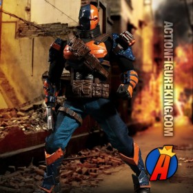 Mezco 1:12 Collective DC DEATHSTROKE Action Figure.