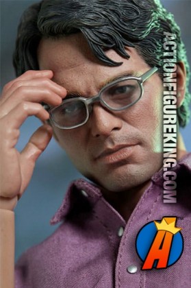 Hot Toys Sixth Scale Movie Bruce Banner fully articulated action figure with cloth outfit.