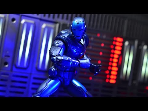 Mezco One:12 PX Exclusive Invincible Iron Man Stealth Color Review