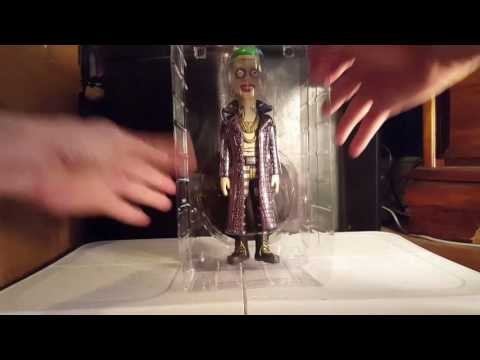 Unboxing The Joker Vinyl Idol by Funko