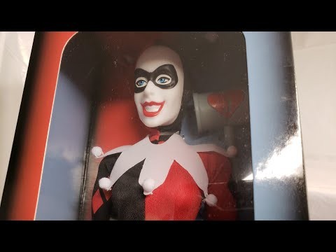 MEGO CLASSIC 14-INCH HARLEY QUINN FIGURE REVIEW