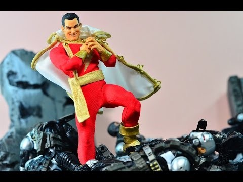 Mezco One:12 Collective Shazam! (Captain Marvel) Review