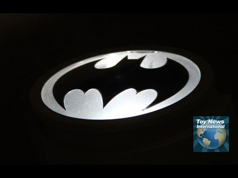 Batman The Animated Series 6&quot; Batman And Robin With Working Bat-Signal Set Review