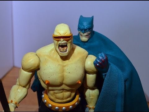 Mezco SDCC Dark Knight Returns Batman and Mutant Leader Set Review